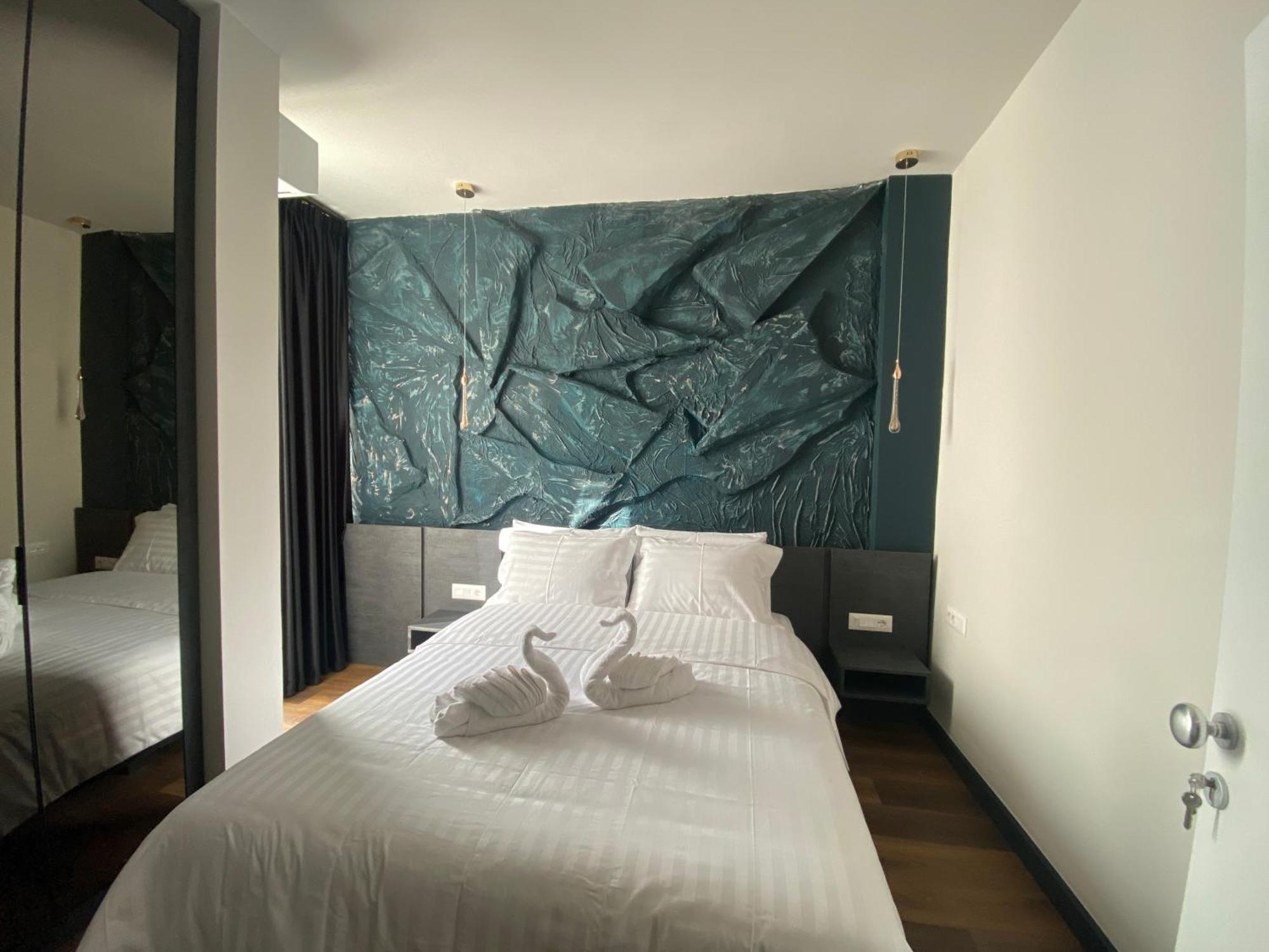 Tirana Central Rooms Blloku Esterno foto