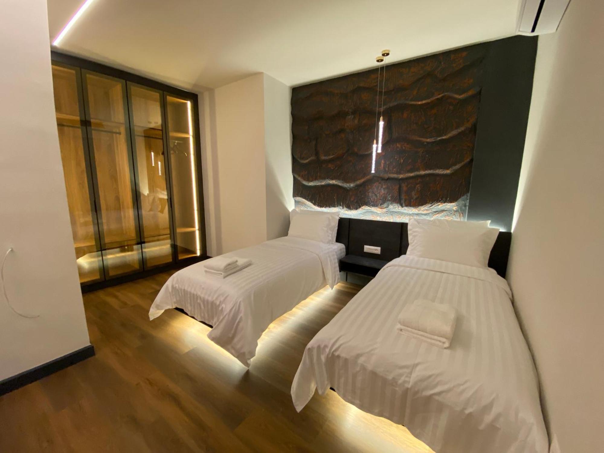 Tirana Central Rooms Blloku Esterno foto