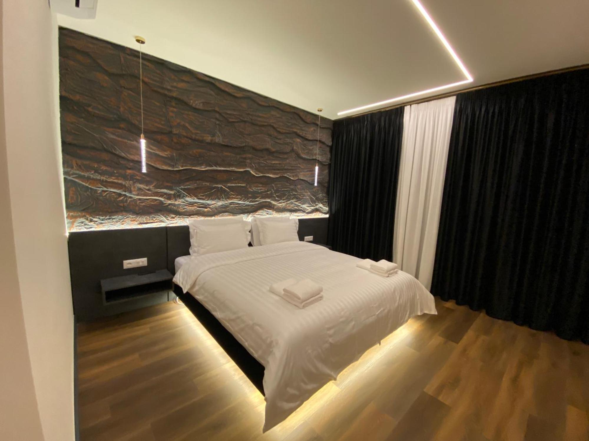 Tirana Central Rooms Blloku Esterno foto