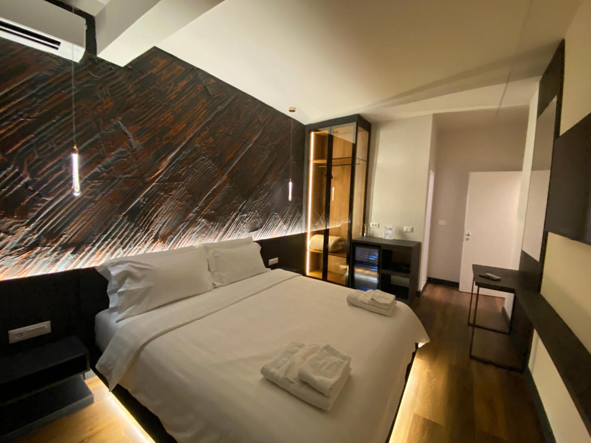 Tirana Central Rooms Blloku Esterno foto