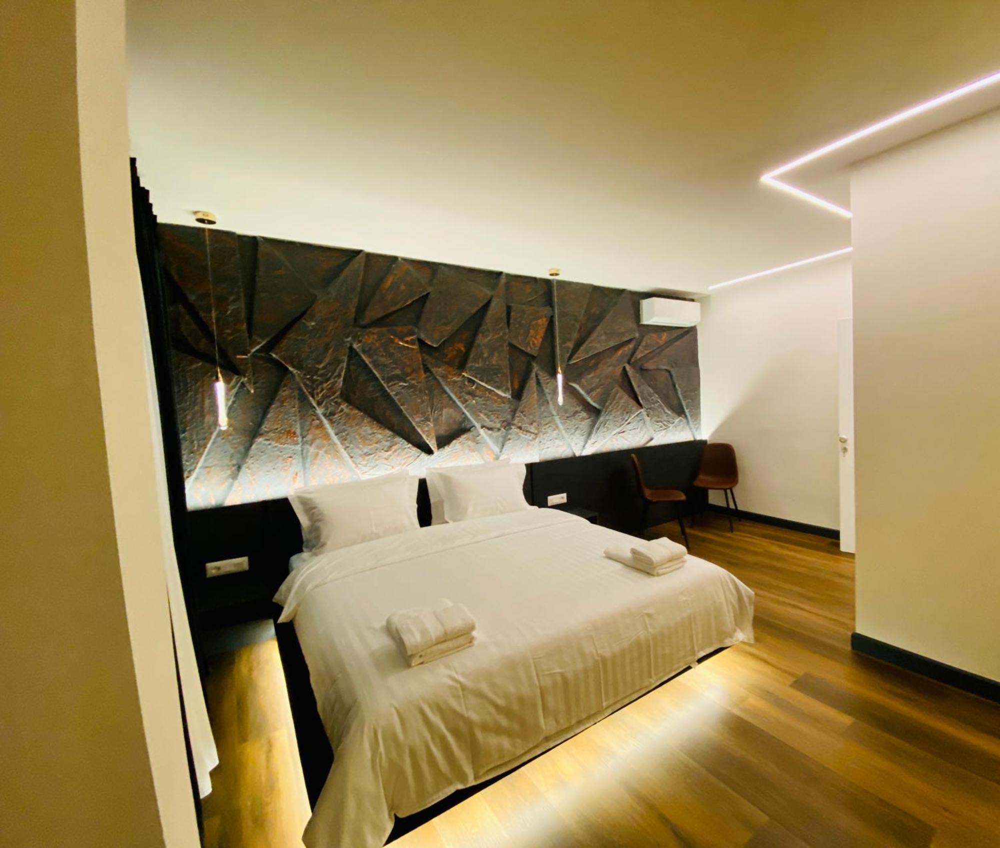 Tirana Central Rooms Blloku Esterno foto